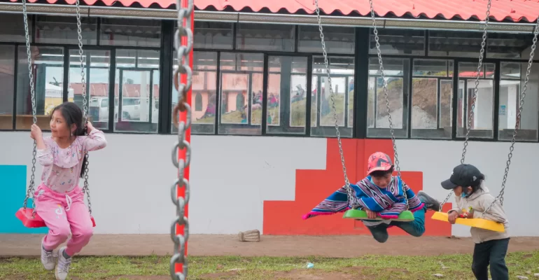 La educación es un motor fundamental para el desarrollo, nosotros trabajamos por fortalecerla