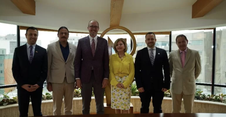 Nobis Holding de Inversiones recibió la visita del embajador de Canadá