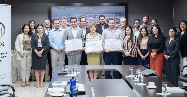 Nobis recibe triple reconocimiento por parte de MERCO