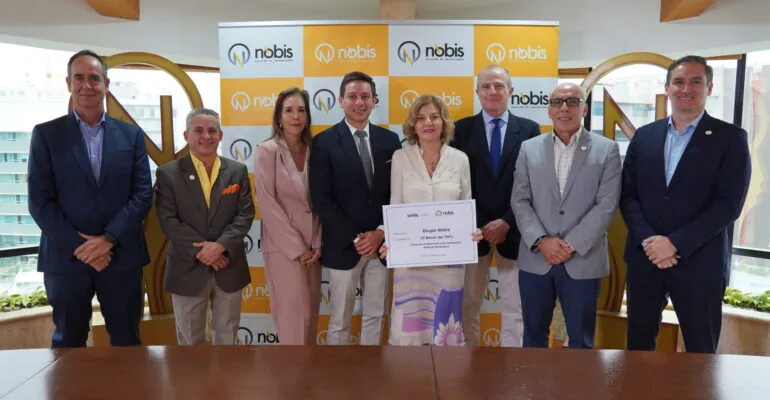 Nobis en alianza con UNIR apuestan por el talento digital con un programa de becas para colaboradores